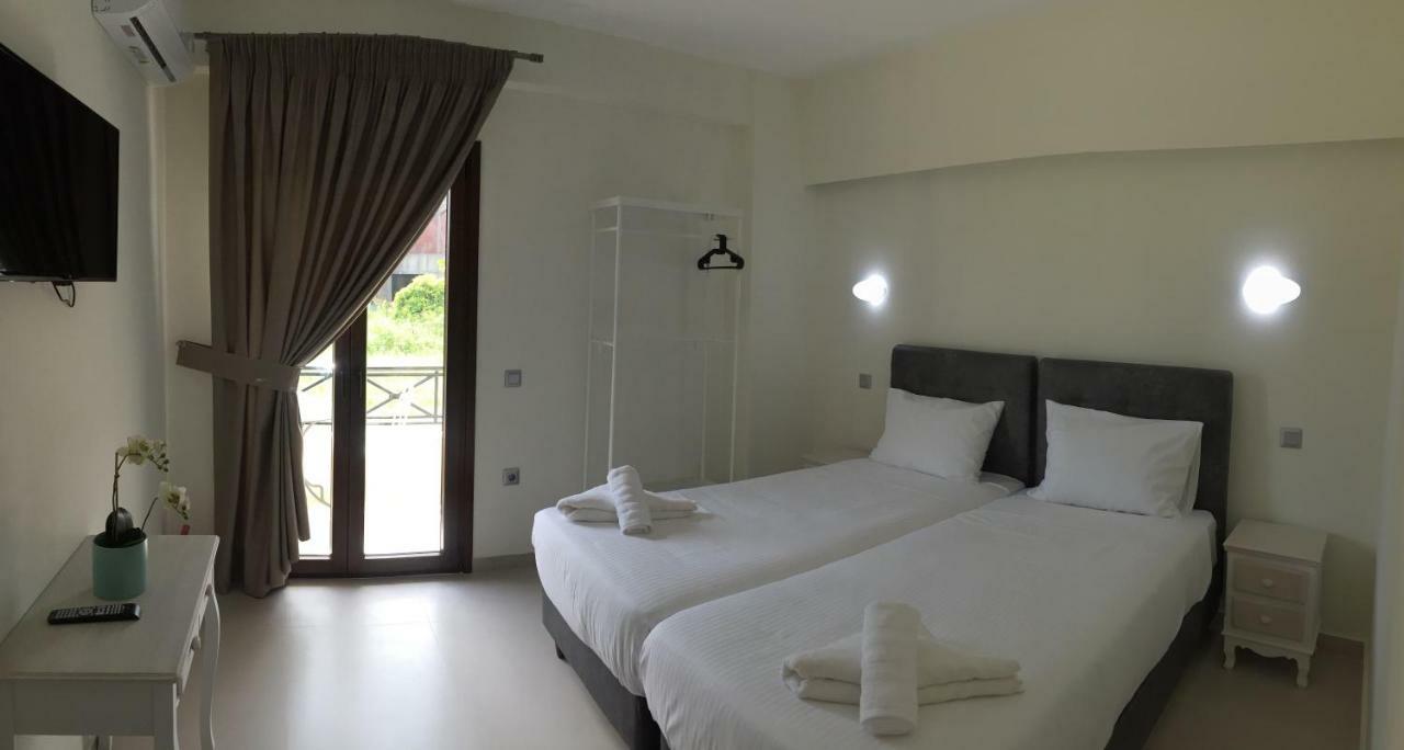 The Little Prince Luxury Suites Ipsos Exterior photo